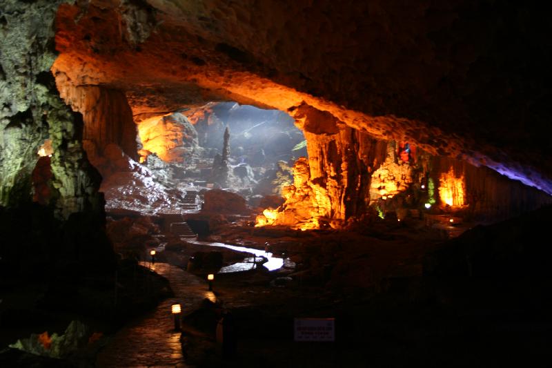 Halong Bay 05.jpg